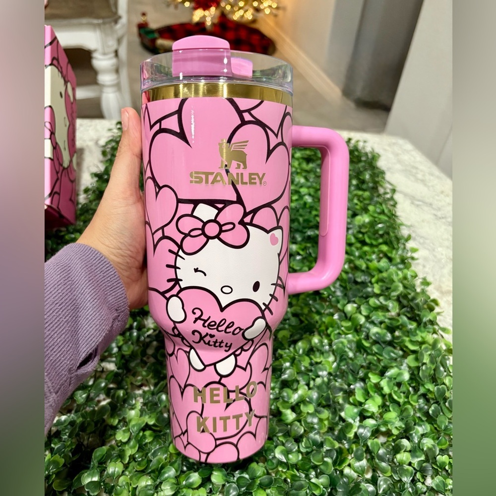 Hello Kitty Pink glossy Stanley - Picture 3 of 8